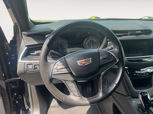 Used 2022 Cadillac XT5 Premium Luxury w/ Technology Package AWD/4WD image 13