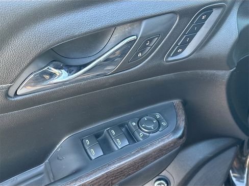 Used 2023 GMC Acadia Denali w/ Black Diamond Edition image 18