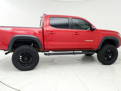 Used 2022 Toyota Tacoma SR5 image 7