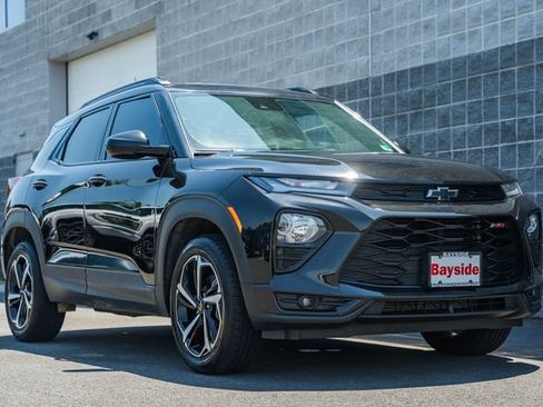 Used 2023 Chevrolet TrailBlazer RS w/ Sun and Liftgate Package AWD/4WD image 2
