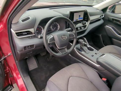 Used 2023 Toyota Highlander LE image 9