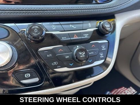 Used 2018 Chrysler Pacifica Limited FWD image 14