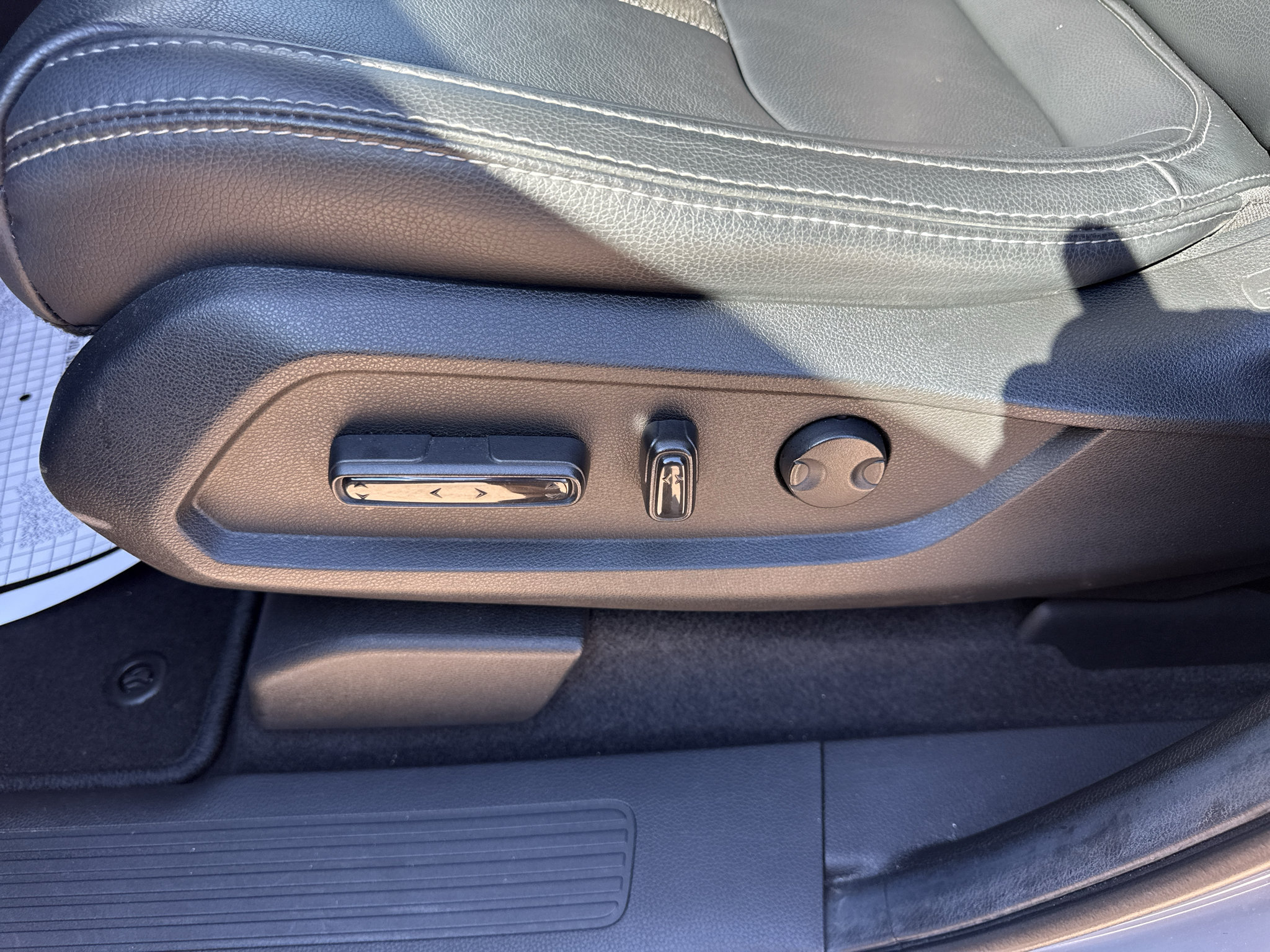 Used 2025 Honda Pilot Touring image 12