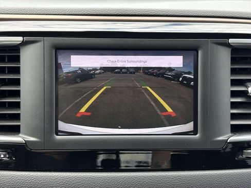 Used 2022 Chrysler Voyager LX FWD image 10