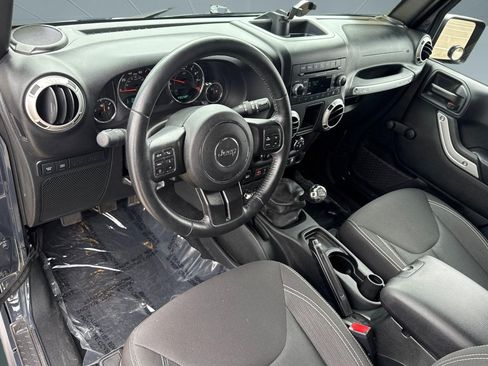 Used 2017 Jeep Wrangler Rubicon w/ Dual Top Group AWD/4WD image 26