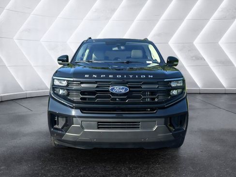 Certified 2025 Ford Expedition Active AWD/4WD image 2