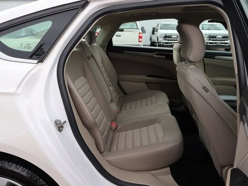 Used 2019 Ford Fusion SE FWD image 22