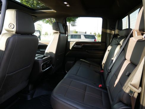 Used 2024 Chevrolet Silverado 3500 High Country AWD/4WD image 10
