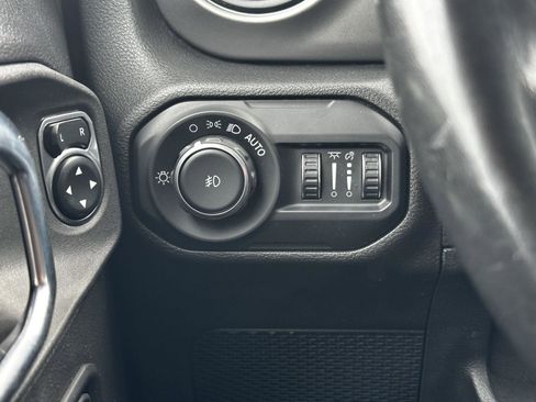 Used 2021 Jeep Wrangler Unlimited Sport AWD/4WD image 24