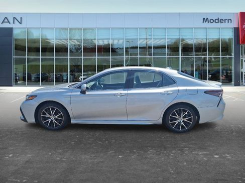 Used 2023 Toyota Camry SE FWD image 7