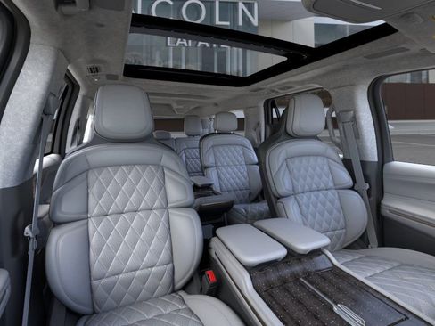 New 2026 Lincoln Navigator L Black Label AWD/4WD image 10