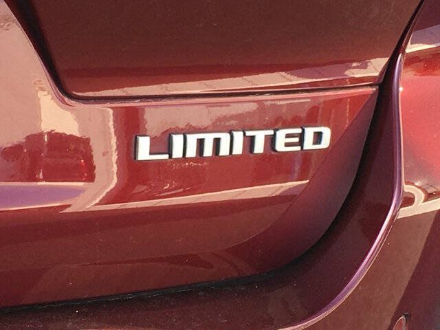 Certified 2025 Jeep Grand Cherokee L Limited w/ Luxury Tech Group II AWD/4WD image 9