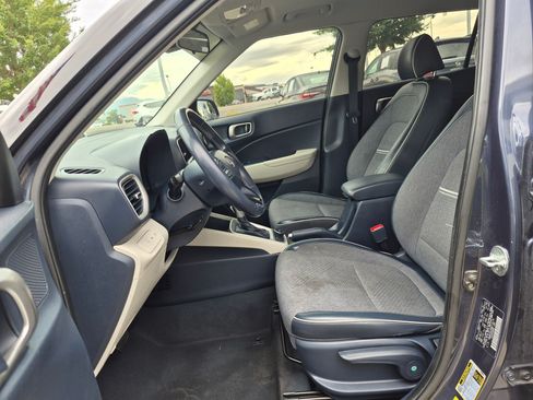Used 2021 Hyundai Venue w/ Cargo Package FWD image 17