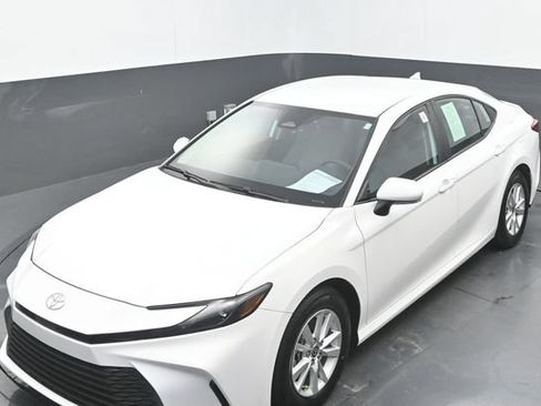 Used 2025 Toyota Camry LE w/ Convenience Package FWD image 32