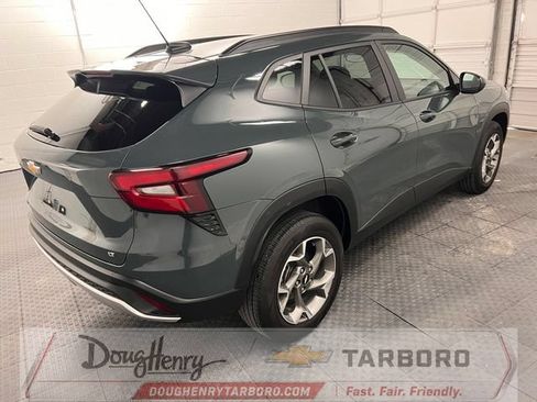 Used 2025 Chevrolet Trax LT FWD image 7