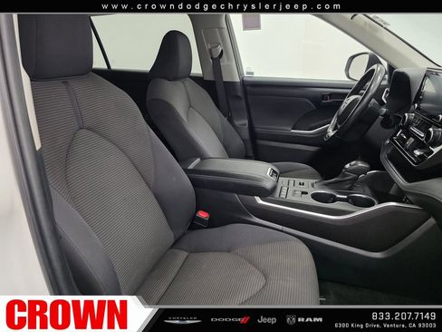 Used 2022 Toyota Highlander LE AWD/4WD image 10