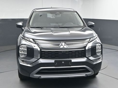 Used 2025 Mitsubishi Outlander AWD image 2