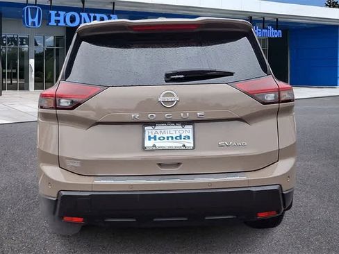 Used 2024 Nissan Rogue SV w/ SV Premium Package image 7