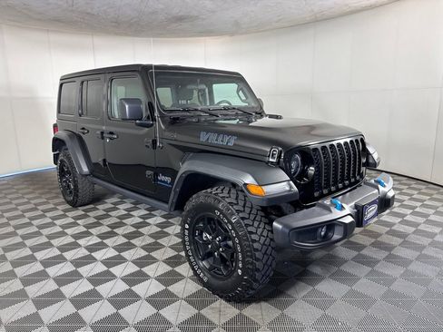 Used 2023 Jeep Wrangler Unlimited w/ Cold Weather Group AWD/4WD image 3