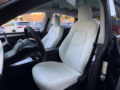 Used 2022 Tesla Model Y Performance AWD/4WD image 26