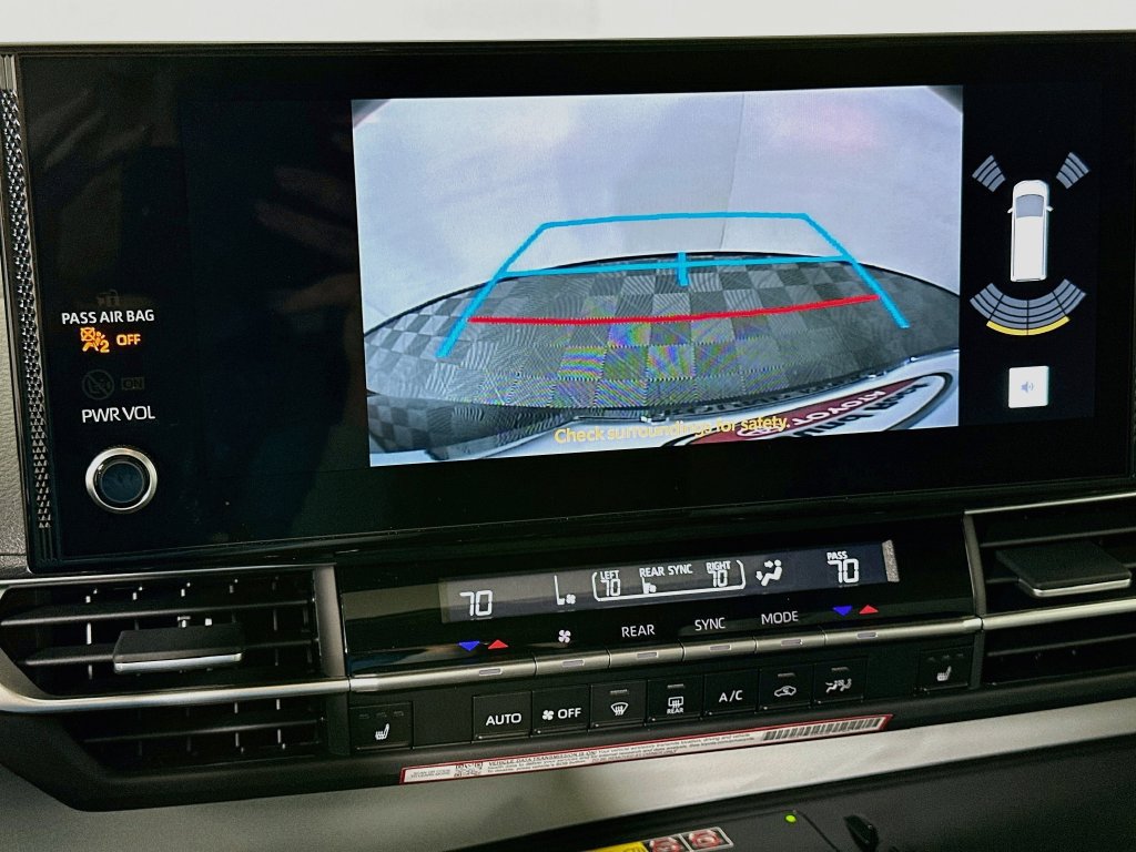 Used 2026 Toyota Sienna XLE FWD image 14