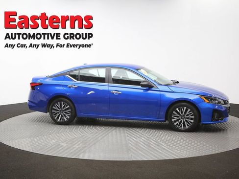 Used 2025 Nissan Altima 2.5 SV FWD image 45