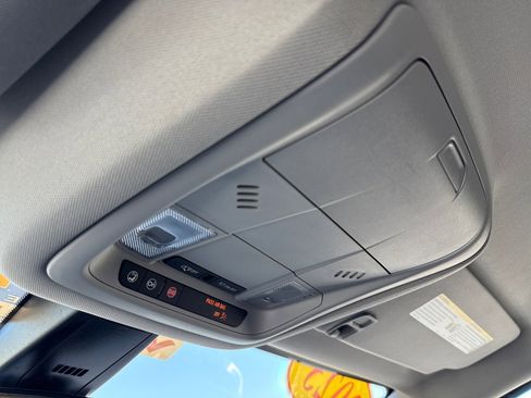 Used 2023 GMC Acadia SLE FWD image 28