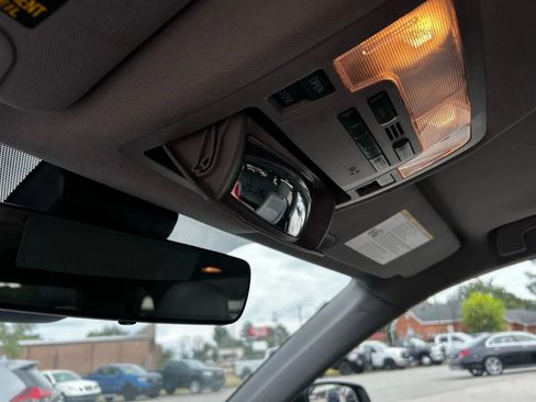 Used 2018 Toyota Highlander XLE image 26