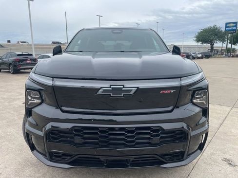 Used 2025 Chevrolet Silverado EV RST AWD/4WD image 2