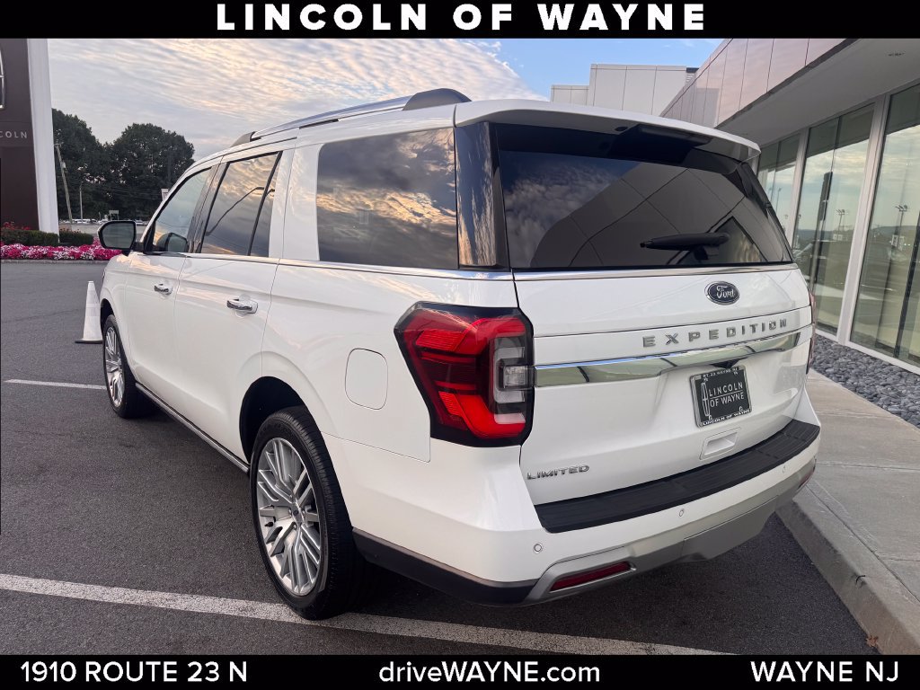 Used 2023 Ford Expedition Limited AWD/4WD image 3