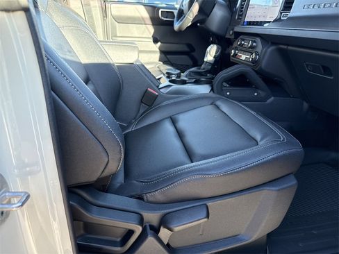 New 2025 Ford Bronco Badlands w/ Sasquatch Package image 14