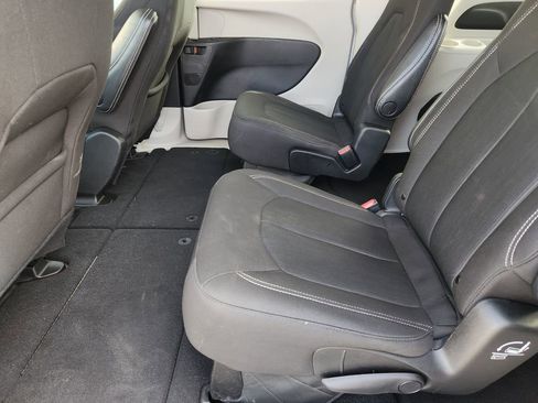 Used 2023 Chrysler Voyager LX image 19
