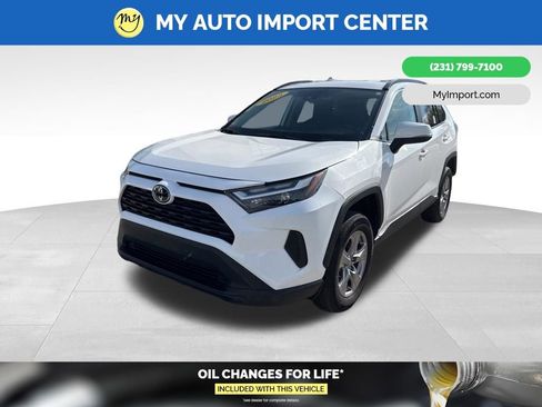 Used 2025 Toyota RAV4 XLE AWD/4WD image 4