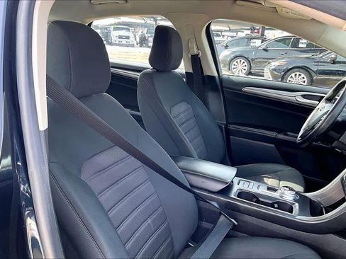 Used 2020 Ford Fusion SE image 10