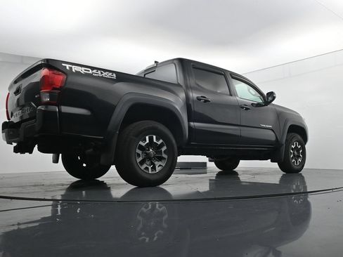 Used 2018 Toyota Tacoma TRD Off-Road w/ Technology Package AWD/4WD image 23