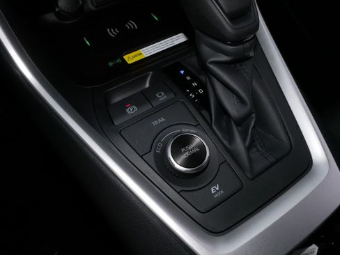 Certified 2025 Toyota RAV4 XLE image 28