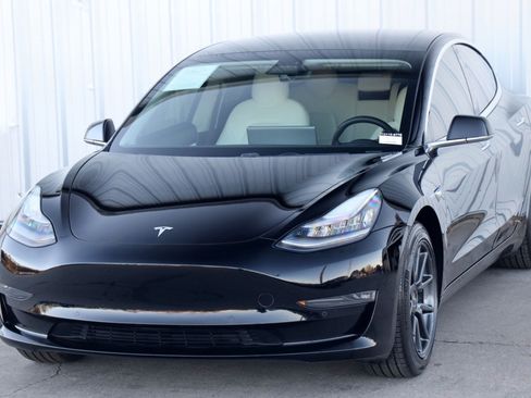 Used 2019 Tesla Model 3 Standard Range Plus image 45