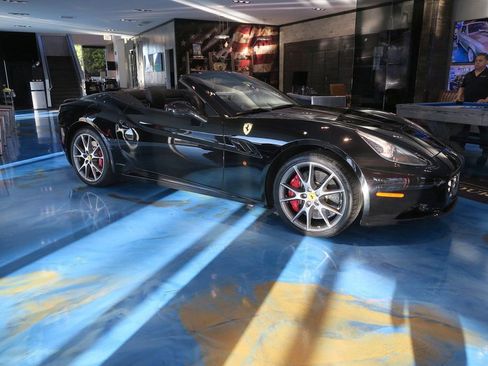 Used 2013 Ferrari California RWD image 11