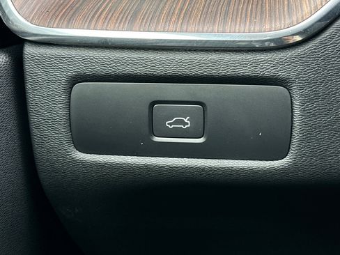 Used 2023 Volvo XC60 B5 Ultimate w/ Climate Package image 32