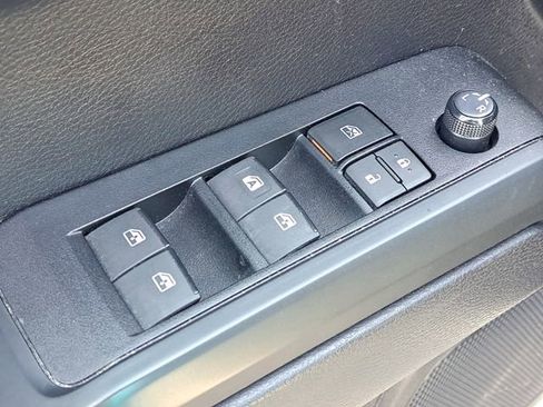 Used 2020 Toyota Tacoma SR AWD/4WD image 16
