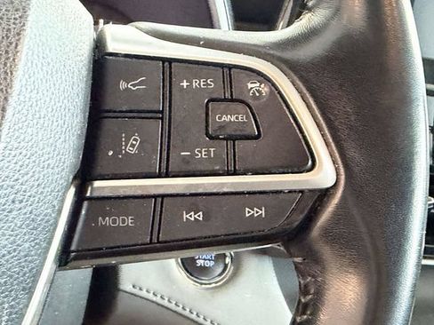 Used 2022 Toyota Highlander XLE AWD/4WD image 23