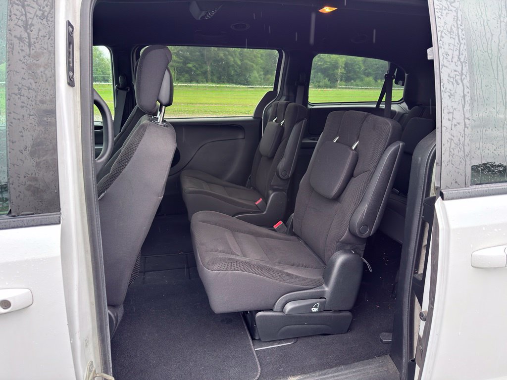 Used 2017 Dodge Grand Caravan SE FWD image 3