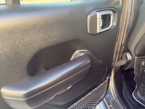 Used 2021 Jeep Gladiator Rubicon w/ LED Lighting Group image 16