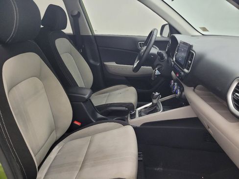 Used 2022 Hyundai Venue SEL FWD image 21