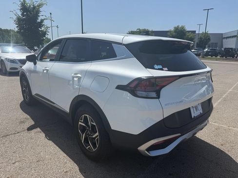 Used 2023 Kia Sportage LX FWD image 7