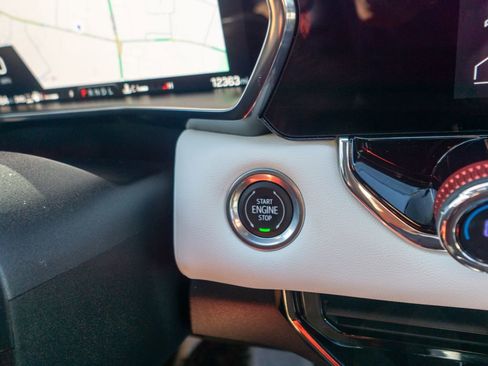 Used 2023 GMC Canyon AT4X image 25