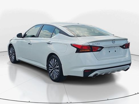 Used 2025 Nissan Altima 2.5 SV w/ SV Premium Package FWD image 6