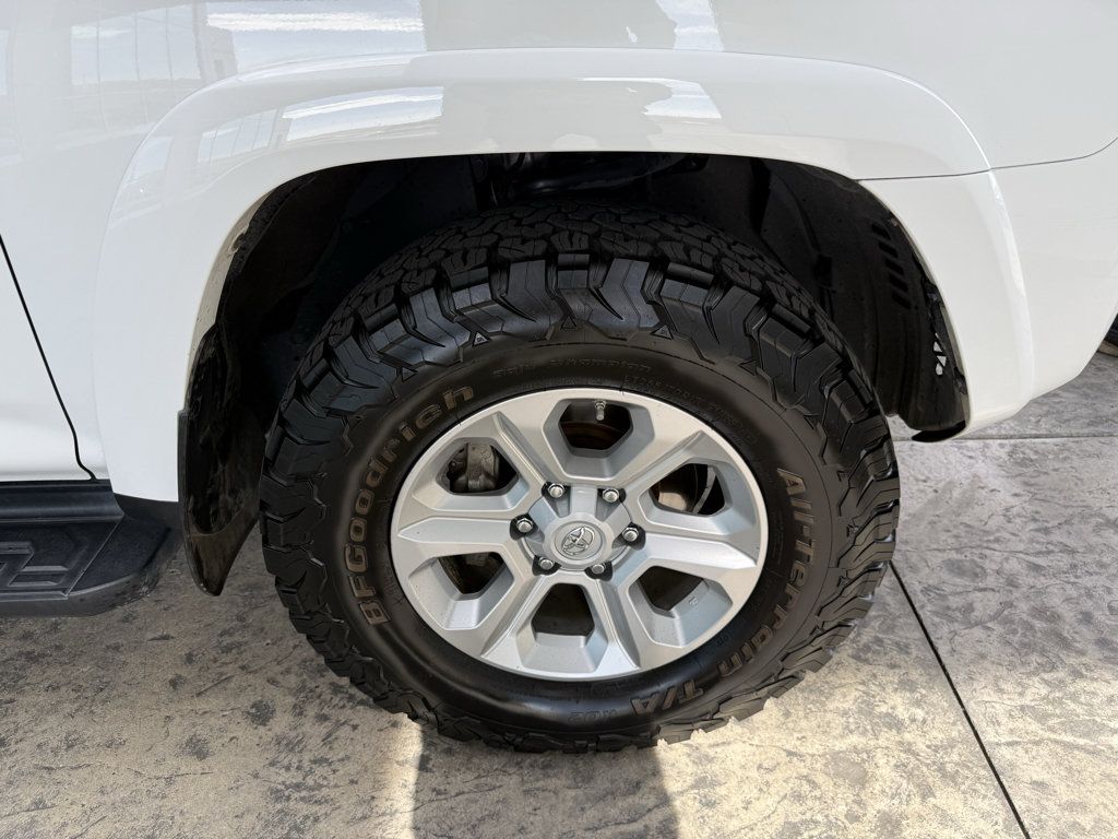 Used 2020 Toyota 4Runner SR5 Premium w/ Moonroof Package AWD/4WD image 12