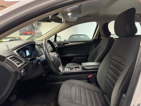 Used 2018 Ford Fusion SE FWD image 18