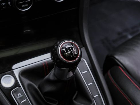 Used 2017 Volkswagen GTI SE image 27